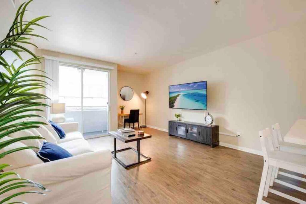 The Nest A Spacious 1 Bedroom Apartment With A Pool View Los Angeles Exterior photo